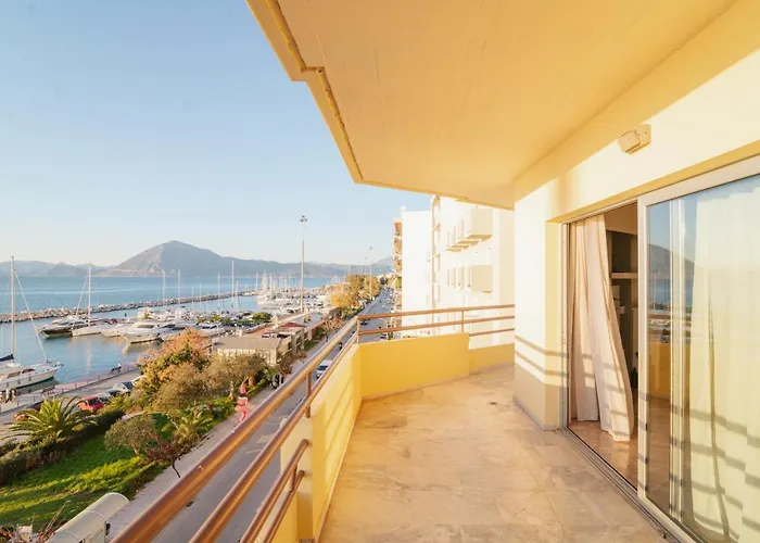 Sea Front Luxury Apartment